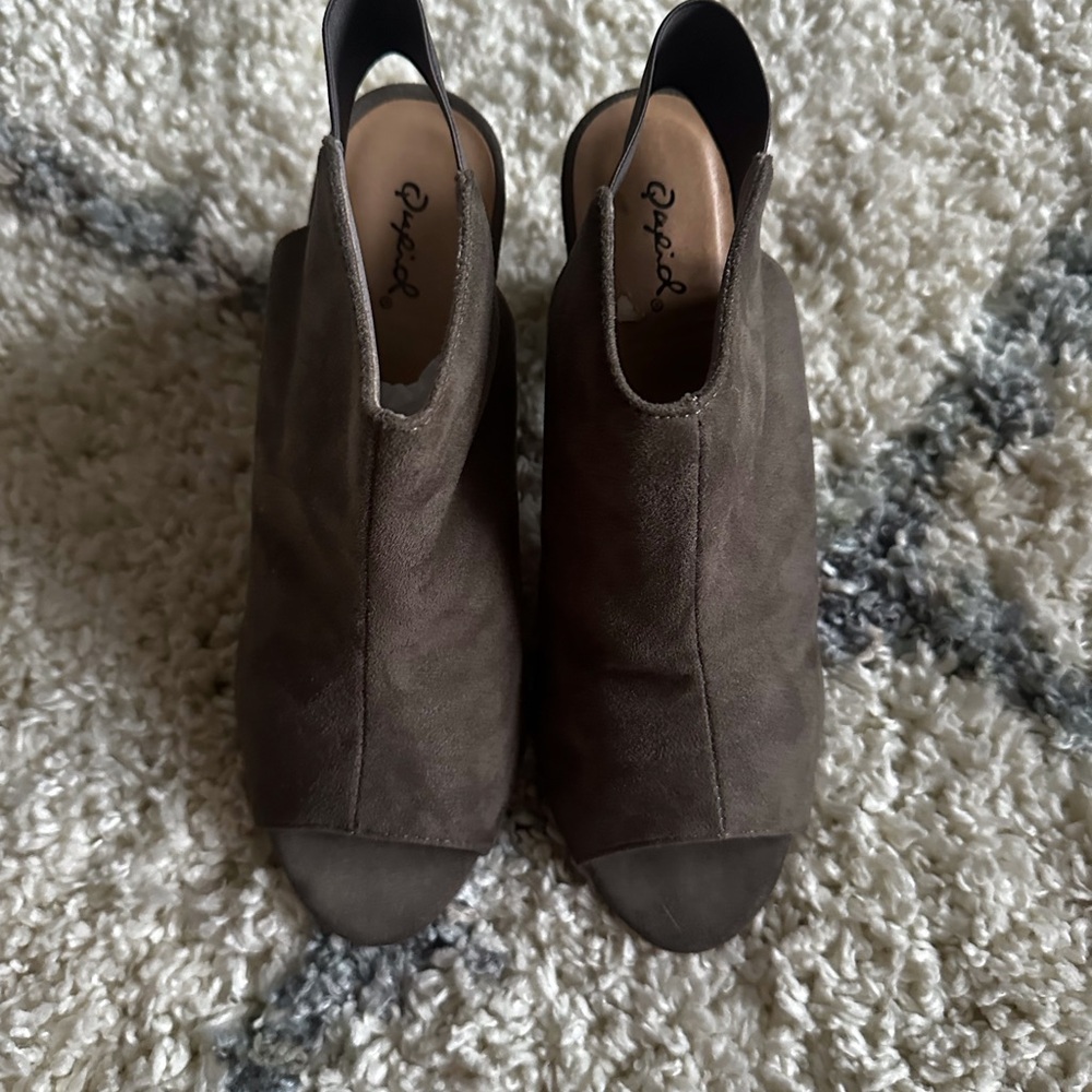 Qupid Ankle Booties With Chunky Heel Oped Toed & Back Olive Green Size 8.5